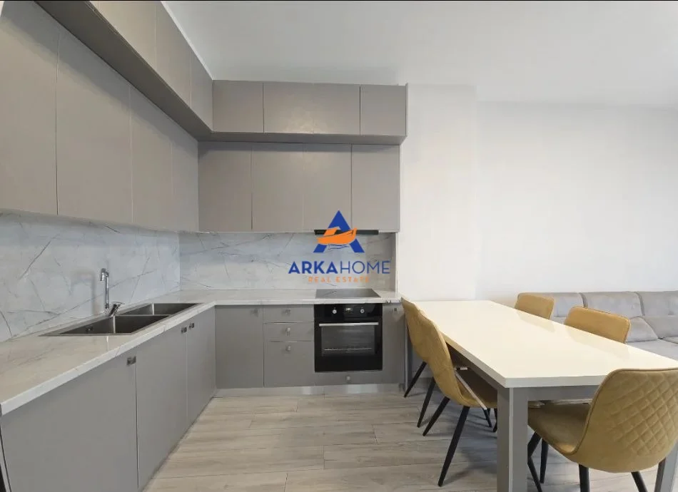 Tirane, jepet me qera apartament 1+1+Ballkon Kati 5, 70 m² 730 € 