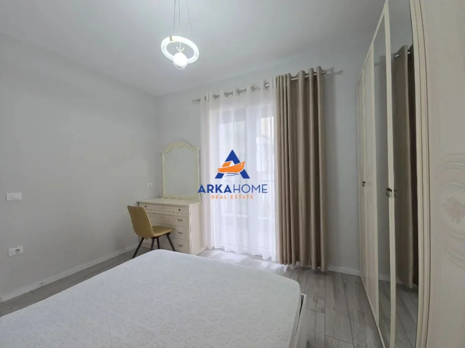 Tirane, jepet me qera apartament 1+1+Ballkon Kati 5, 70 m² 730 € 
