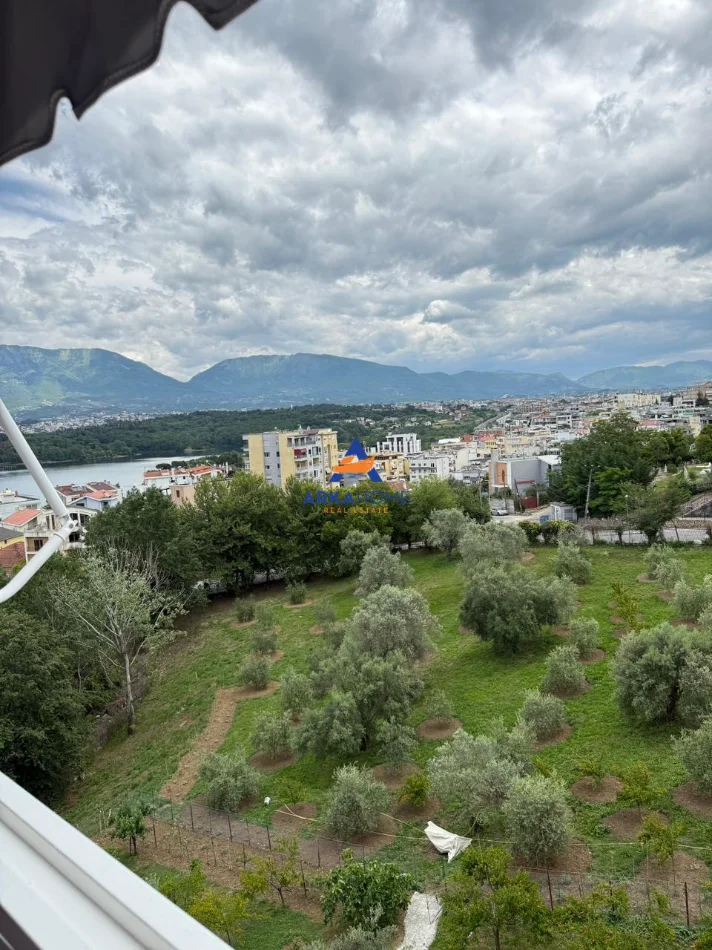 Tirane, jepet me qera apartament 1+1+Ballkon Kati 5, 60 m² 800 € 