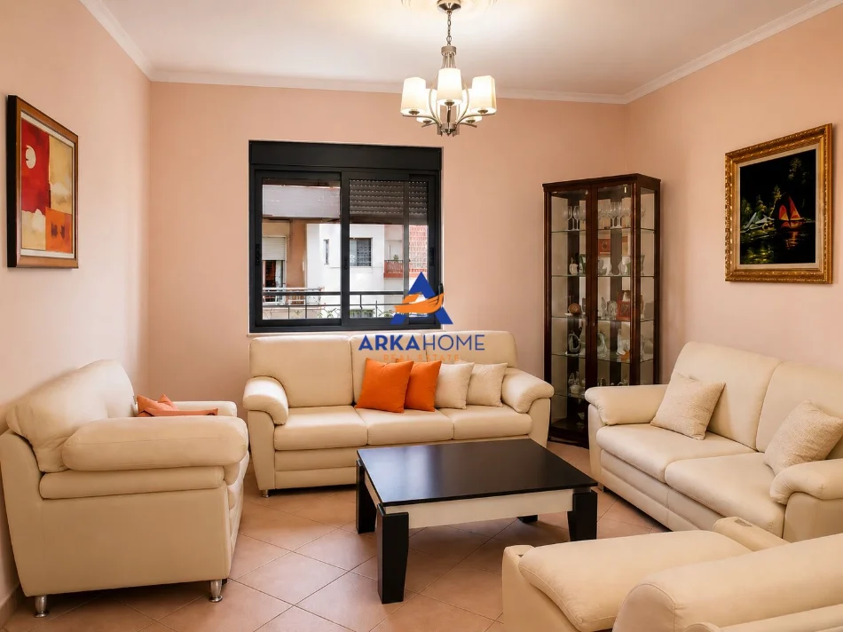 Tirane, jepet me qera apartament 1+1+Ballkon Kati 2, 170 m² 578 € 