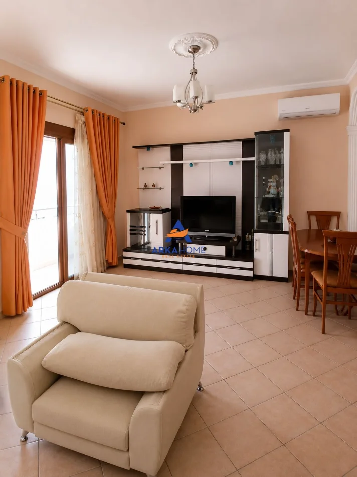 Tirane, jepet me qera apartament 1+1+Ballkon Kati 2, 170 m² 578 € 
