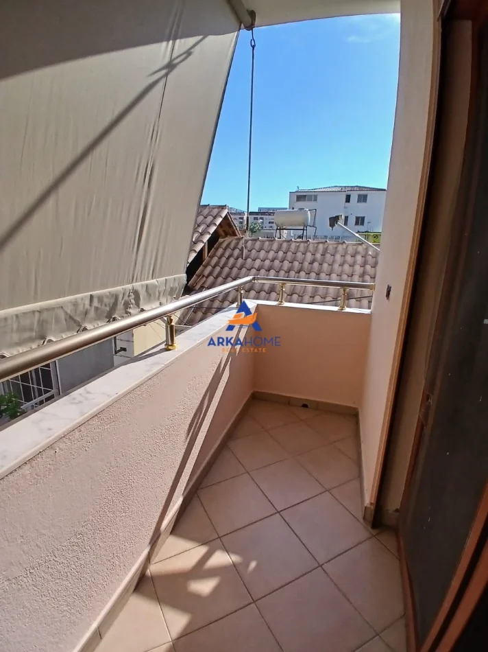 Tirane, jepet me qera apartament 1+1+Ballkon Kati 2, 170 m² 578 € 