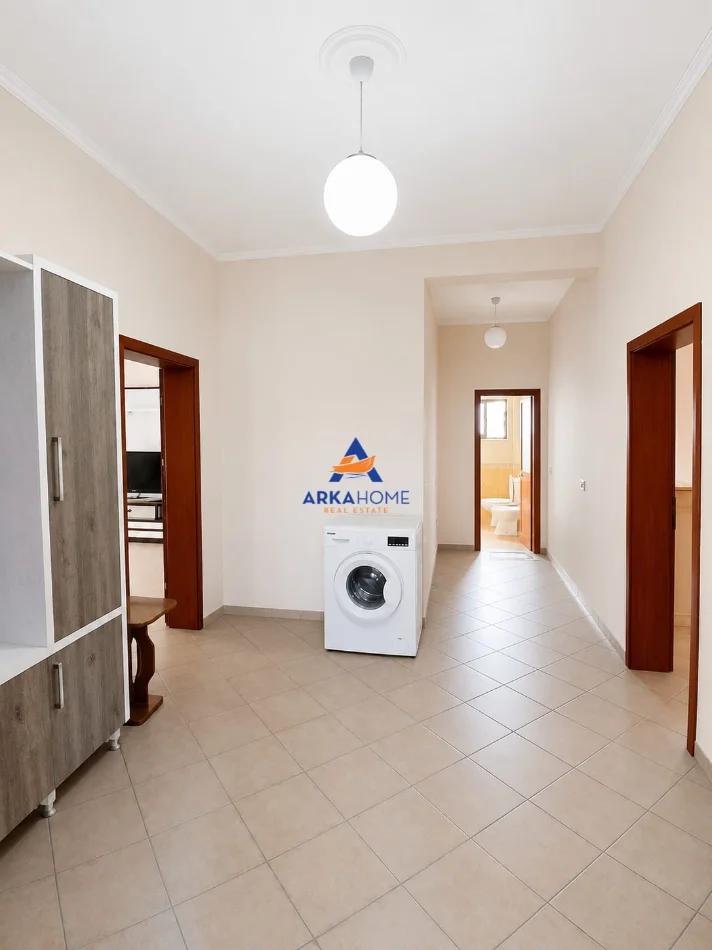 Tirane, jepet me qera apartament 1+1+Ballkon Kati 2, 170 m² 578 € 