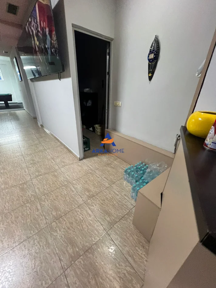 Tirane, jepet me qera ambjent biznesi Kati 1, 115 m² 1.000 € 
