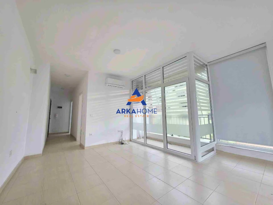 Tirane, jepet me qera ambjent biznesi Kati 3, 60 m² 463 € 
