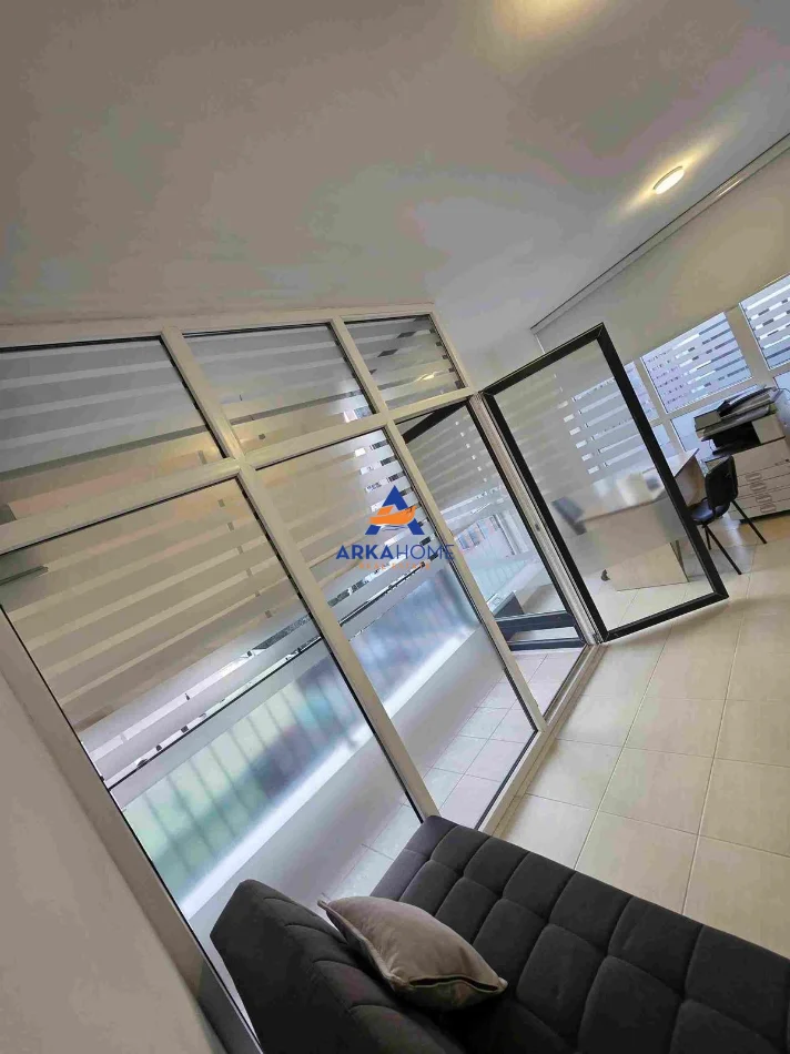 Tirane, jepet me qera ambjent biznesi Kati 3, 60 m² 463 € 