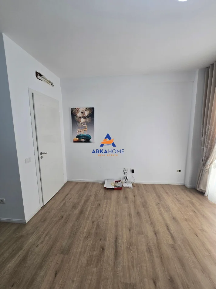 Tirane, shitet apartament 1+1+Ballkon Kati 3, 74 m² 136.842 € 