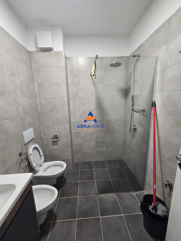 Tirane, shitet apartament 1+1+Ballkon Kati 3, 74 m² 136.842 € 