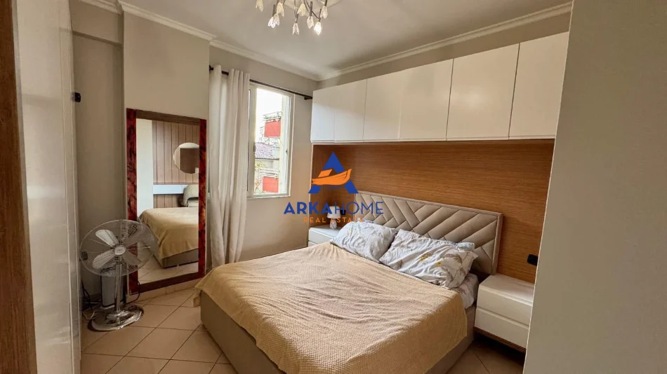 Tirane, jepet me qera apartament 2+1+Ballkon Kati 2, 85 m² 700 € 