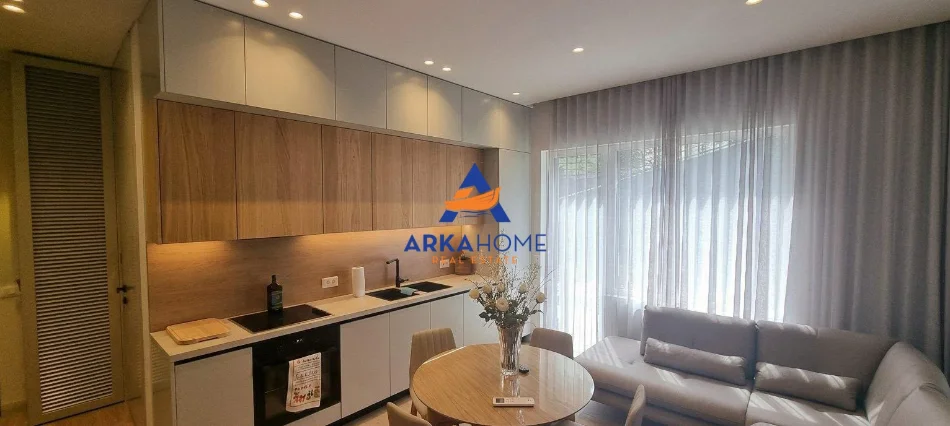 Tirane, jepet me qera apartament 1+1+Ballkon Kati 2, 50 m² 800 € 
