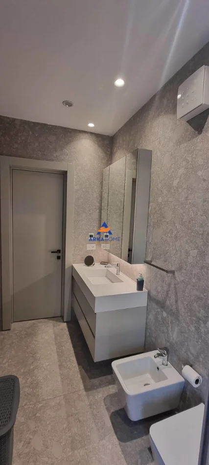Tirane, jepet me qera apartament 1+1+Ballkon Kati 2, 50 m² 800 € 