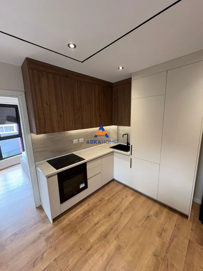 Tirane, jepet me qera apartament 1+1+Ballkon Kati 1, 117 m² 1.684 € 