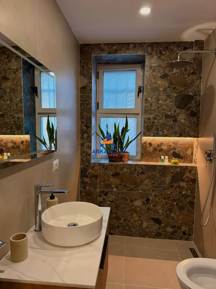 Tirane, jepet me qera apartament 1+1+Ballkon Kati 1, 35 m² 600 € 