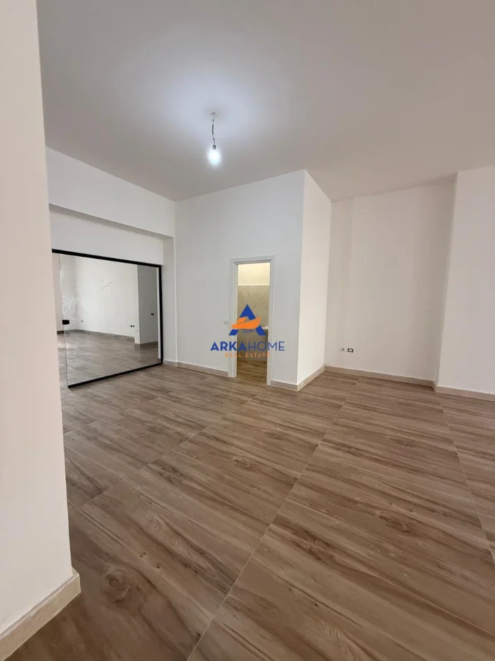 Tirane, jepet me qera ambjent biznesi Kati 1, 82 m² 1.400 € 