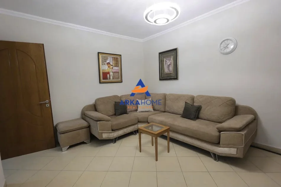Tirane, jepet me qera apartament 2+1+Ballkon Kati 2, 73 m² 578 € 