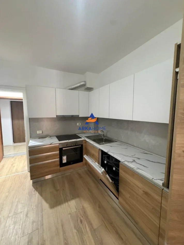 Tirane, shitet apartament 1+1+Ballkon Kati 2, 72 m² 140.000 € 