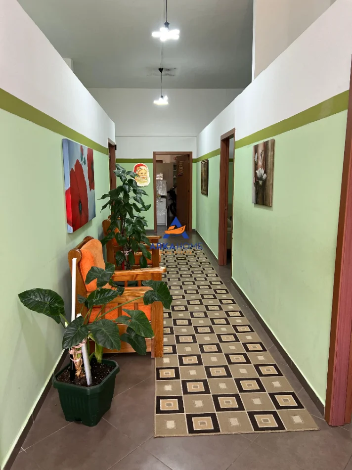 Tirane, jepet me qera ambjent biznesi Kati 0, 120 m² 1.263 € 