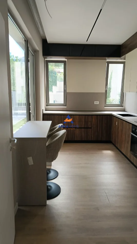 Tirane, jepet me qera apartament Vile 2 Katshe , 285 m² 3.000 € 