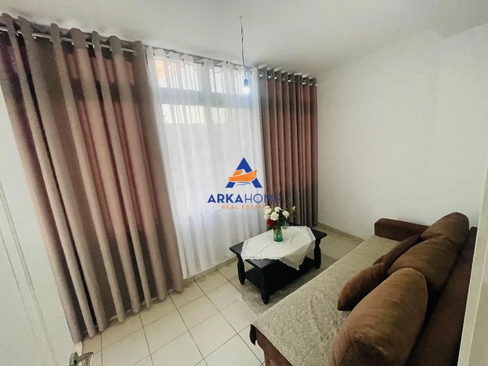 Tirane, jepet me qera apartament 2+1+Ballkon Kati 7, 85 m² 526 € 