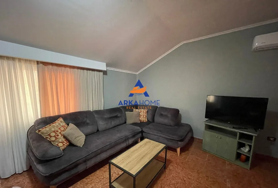 Tirane, jepet me qera apartament 2+1+Ballkon Kati 4, 130 m² 389 € 