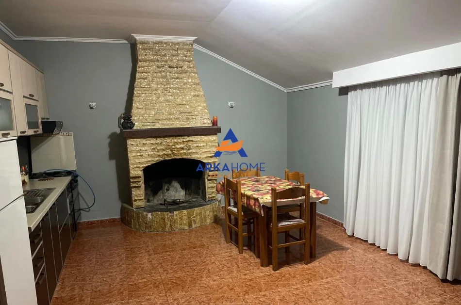 Tirane, jepet me qera apartament 2+1+Ballkon Kati 4, 130 m² 389 € 