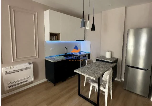 Tirane, jepet me qera apartament 1+1+Ballkon Kati 4, 70 m² 452 € 