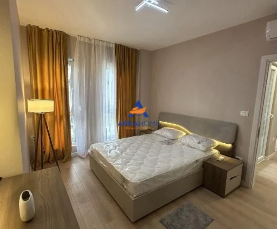 Tirane, jepet me qera apartament 1+1+Ballkon Kati 4, 70 m² 452 € 