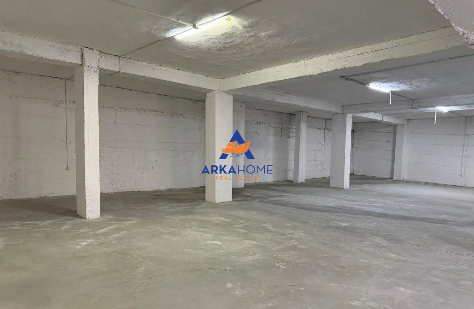 Tirane, jepet me qera magazine Kati 0, 500 m² 2.105 € 