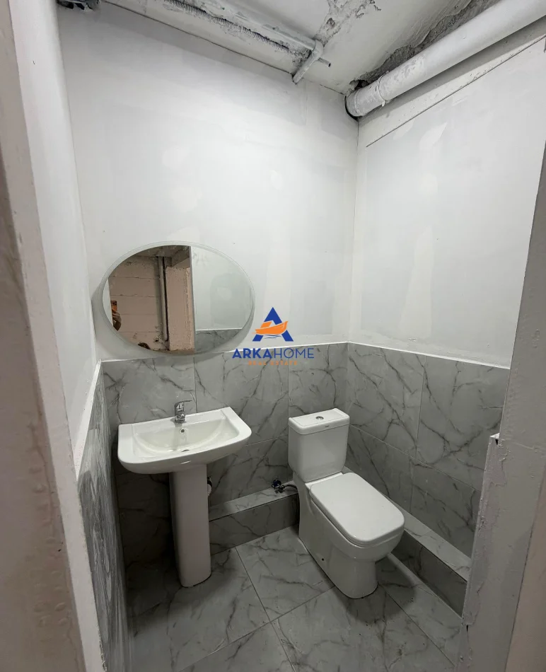 Tirane, jepet me qera magazine Kati 0, 500 m² 2.105 € 