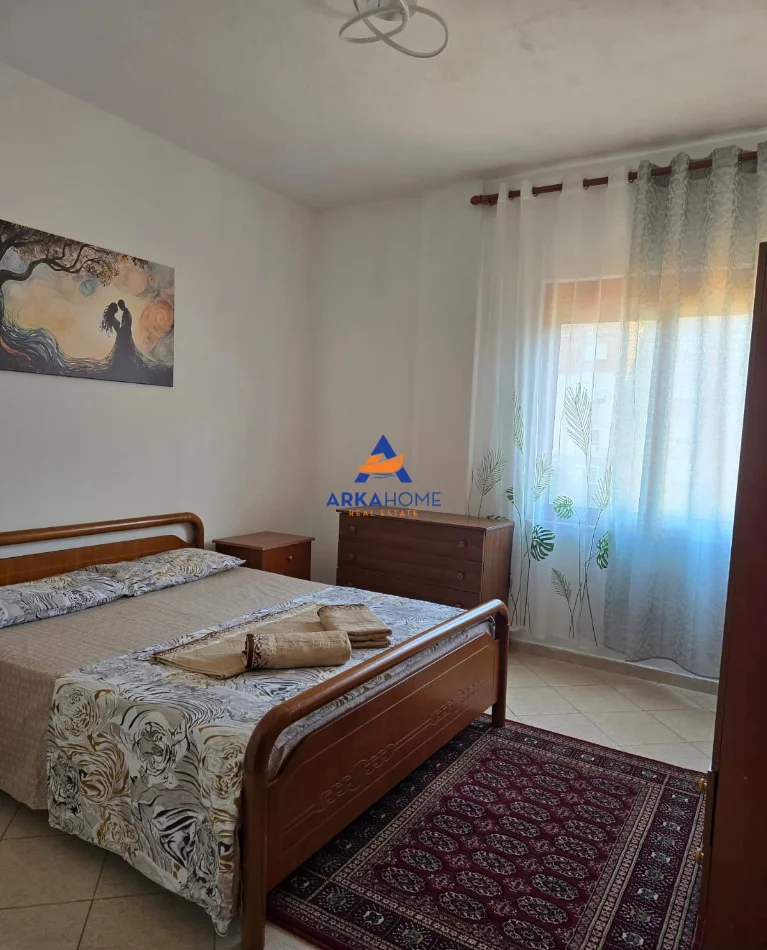 Tirane, jepet me qera apartament 2+1+Ballkon Kati 3, 90 m² 650 € 