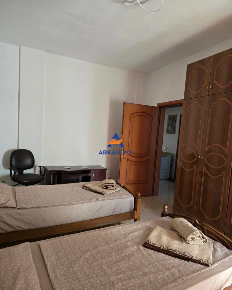 Tirane, jepet me qera apartament 2+1+Ballkon Kati 3, 90 m² 650 € 