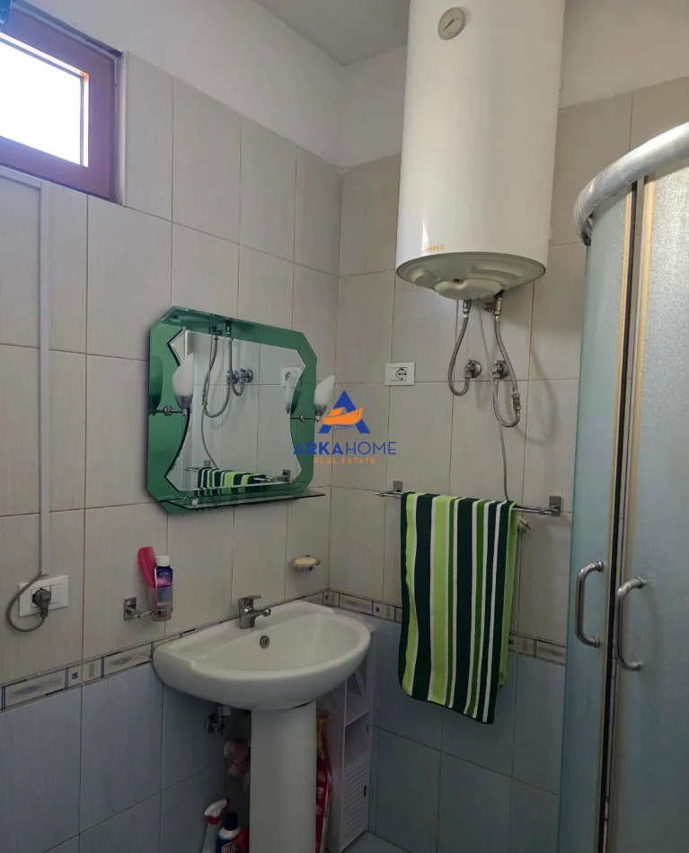 Tirane, jepet me qera apartament 2+1+Ballkon Kati 3, 90 m² 650 € 