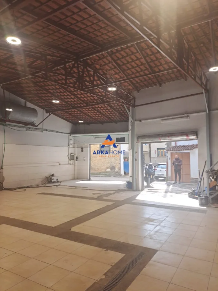 Tirane, jepet me qera ambjent biznesi Kati 0, 200 m² 