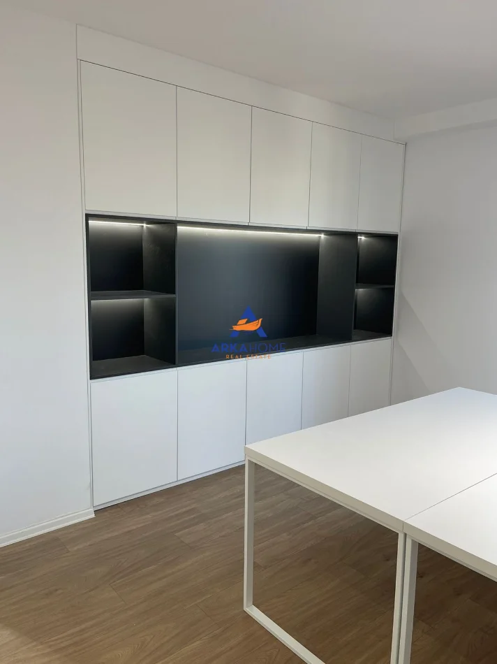 Tirane, jepet me qera ambjent biznesi Kati 13, 124 m² 1.500 € 
