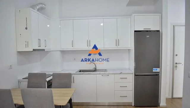 Tirane, jepet me qera apartament 1+1+Ballkon Kati 5, 60 m² 473 € 