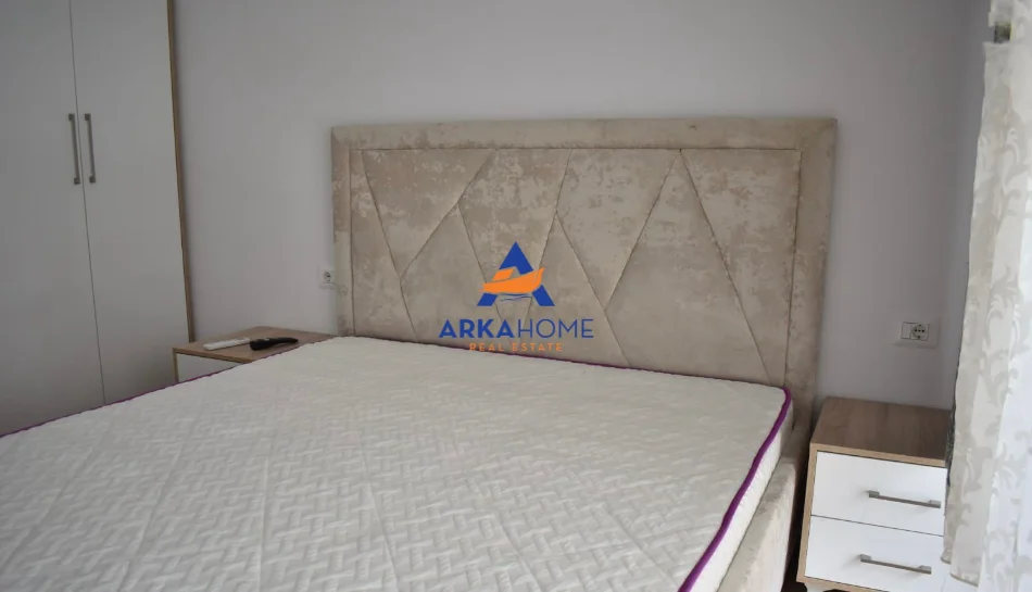 Tirane, jepet me qera apartament 1+1+Ballkon Kati 5, 60 m² 473 € 