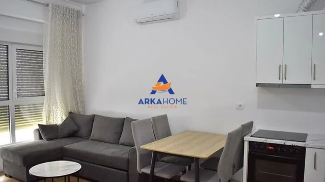 Tirane, jepet me qera apartament 1+1+Ballkon Kati 5, 60 m² 473 € 