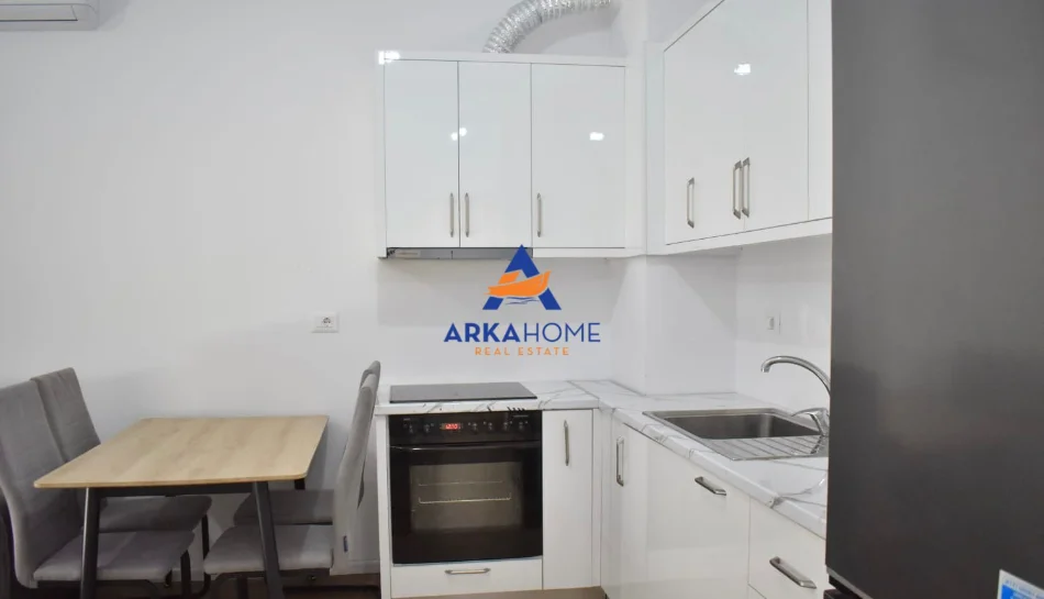 Tirane, jepet me qera apartament 1+1+Ballkon Kati 5, 60 m² 473 € 