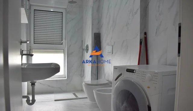 Tirane, jepet me qera apartament 1+1+Ballkon Kati 5, 60 m² 473 € 