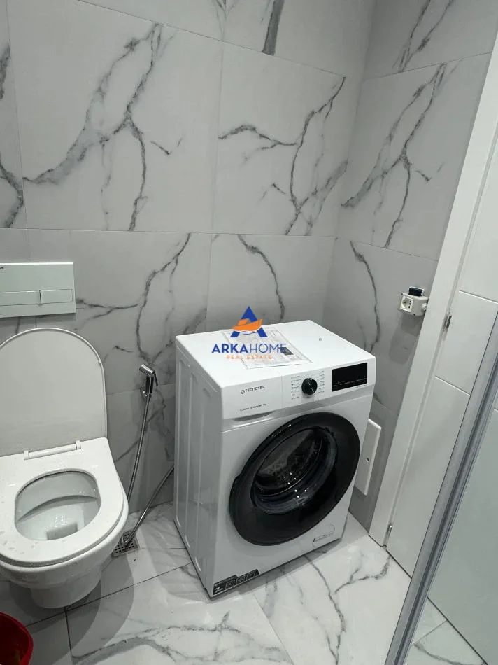 Tirane, jepet me qera apartament 2+1+Ballkon Kati 6, 110 m² 740 € 