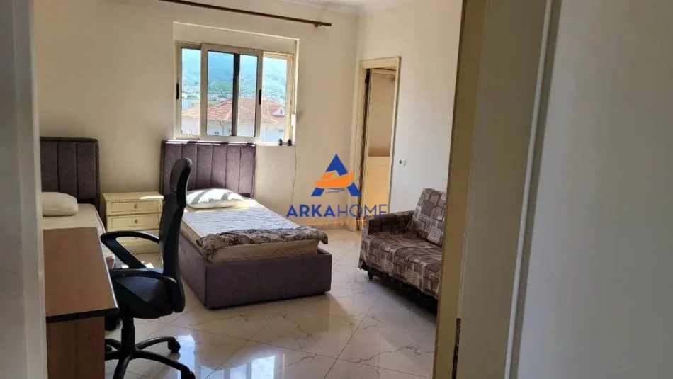 Tirane, jepet me qera apartament 3+1+Ballkon Kati 7, 200 m² 631 € 