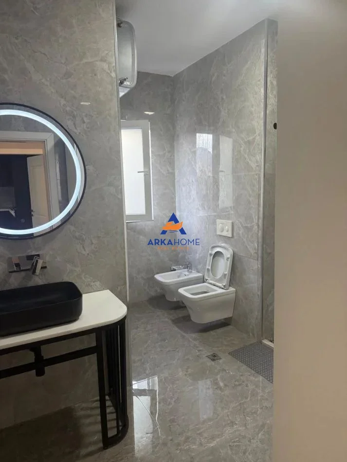 Tirane, jepet me qera apartament 2+1+Ballkon Kati 3, 120 m² 700 € 