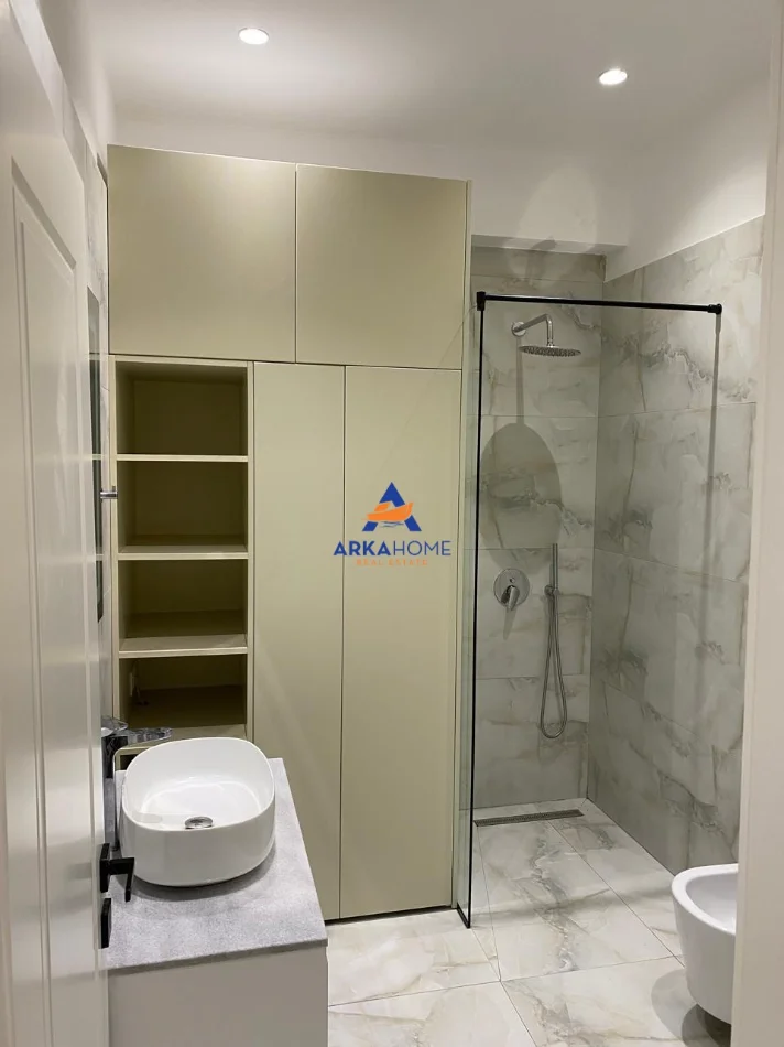 Tirane, jepet me qera apartament 1+1+Ballkon Kati 9, 70 m² 526 € 