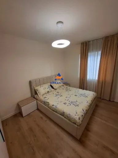 Tirane, jepet me qera apartament 2+1+Ballkon Kati 4, 60 m² 631 € 