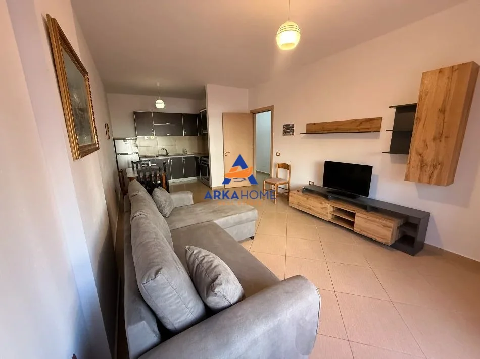 Tirane, jepet me qera apartament 1+1+Ballkon Kati 2, 70 m² 380 € 