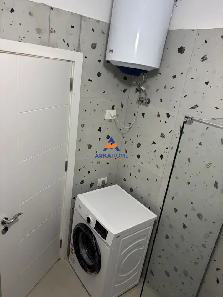 Tirane, jepet me qera apartament 1+1+Ballkon Kati 7, 78 m² 550 € 