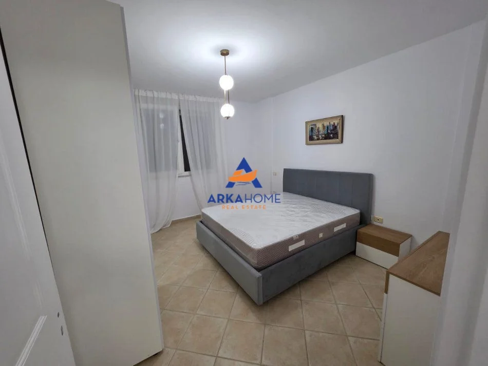 Tirane, jepet me qera apartament 1+1+Ballkon Kati 4, 65 m² 650 € 