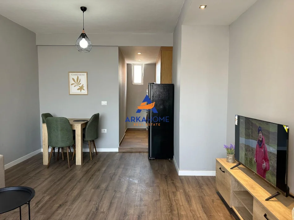 Tirane, jepet me qera apartament 1+1+Ballkon Kati 5, 67 m² 650 € 