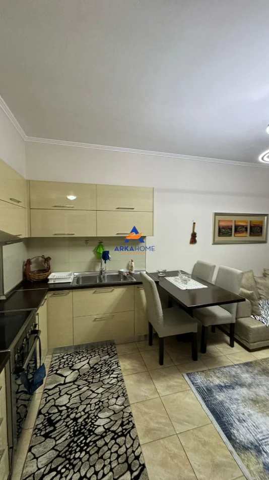 Tirane, jepet me qera apartament 2+1+Ballkon Kati 5, 100 m² 526 € 