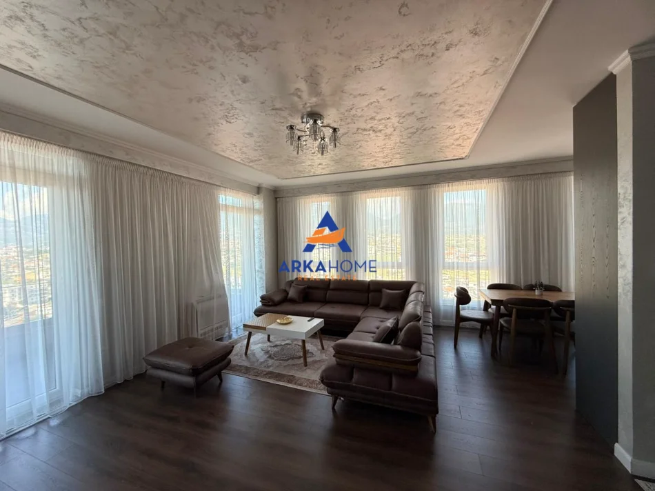 Tirane, jepet me qera apartament 2+1+Ballkon Kati 5, 130 m² 1.476 € 